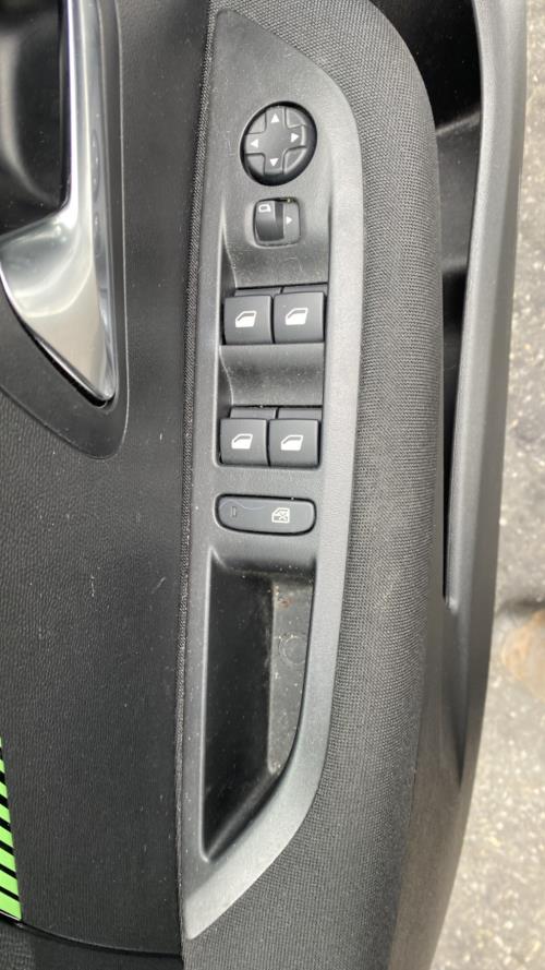 Image Interrupteur de leve vitre avant gauche - PEUGEOT 208 2