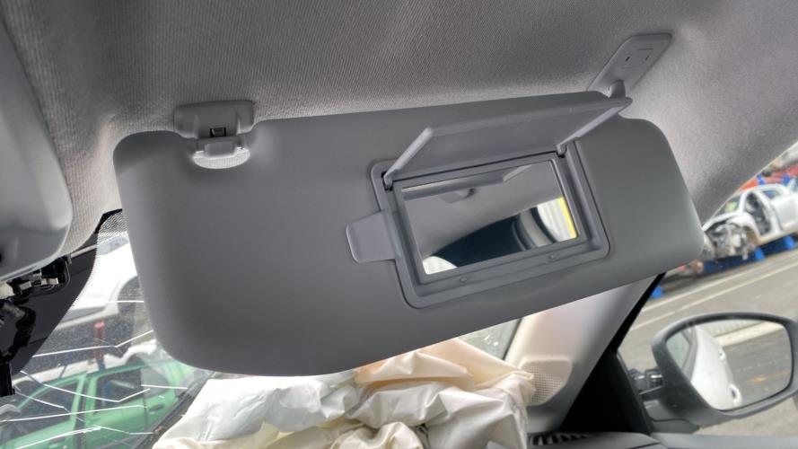 Image Pare soleil droit - PEUGEOT 208 2