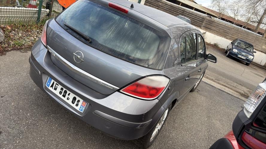Image Malle/Hayon arriere - OPEL ASTRA H