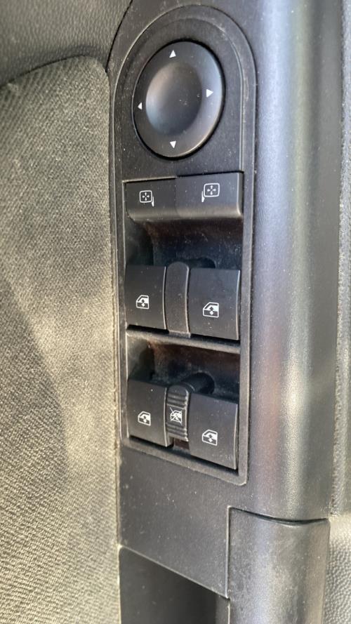 Image Interrupteur de leve vitre avant gauche - OPEL ASTRA H