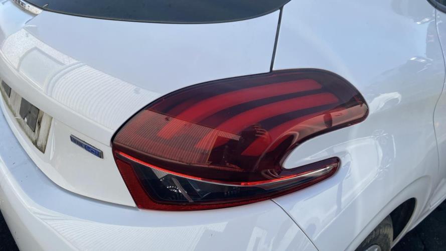 Image Feu arriere principal droit (feux) - PEUGEOT 208 1