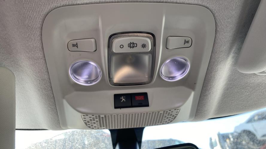 Image Eclairage de plafonnier - PEUGEOT 208 1