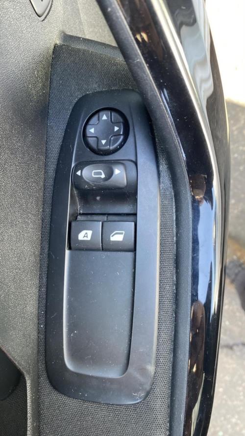 Image Leve vitre electrique avant gauche - PEUGEOT 208 1