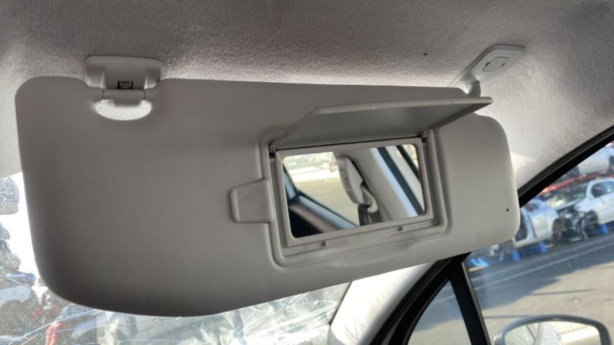 Image Pare soleil droit - PEUGEOT 208 1