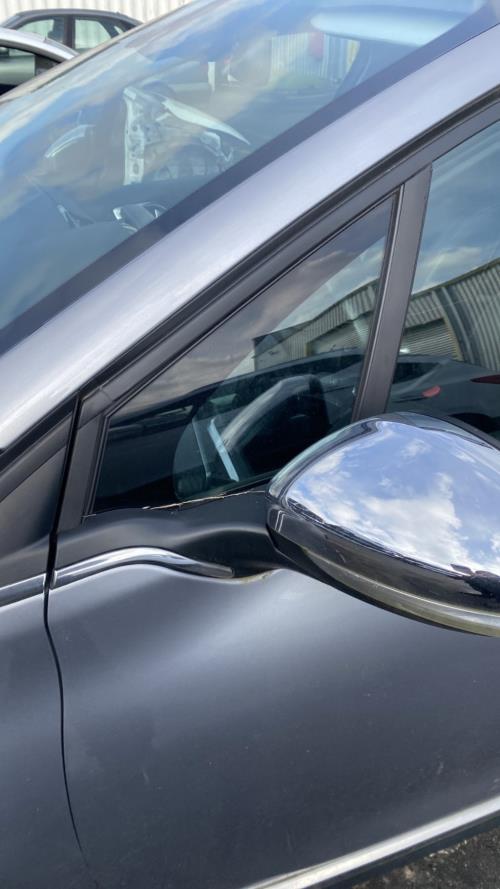 Image Custode avant gauche (porte) - PEUGEOT 2008 1