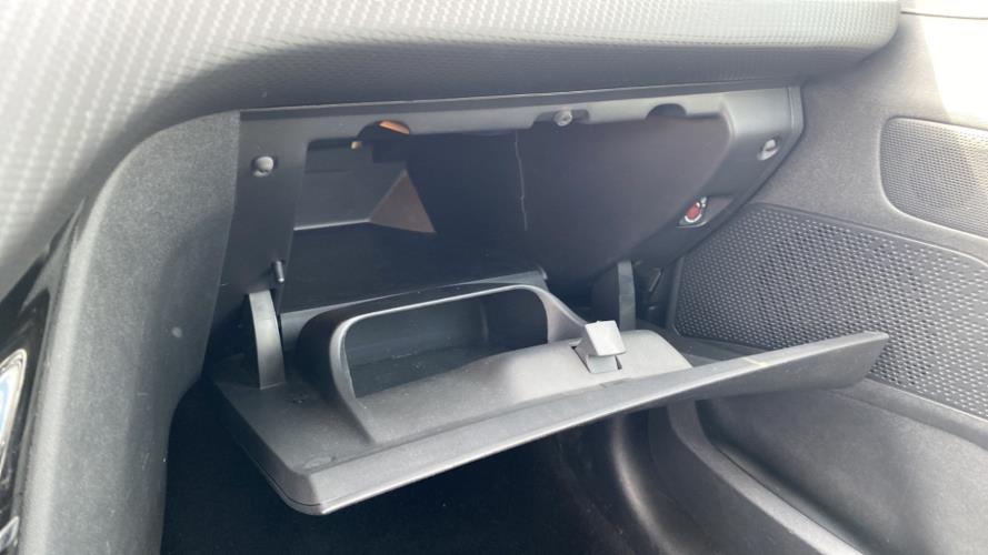 Image Boite a gants - PEUGEOT 2008 1