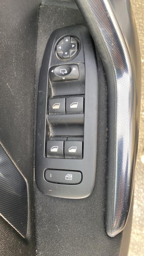 Image Interrupteur de leve vitre avant gauche - PEUGEOT 2008 1