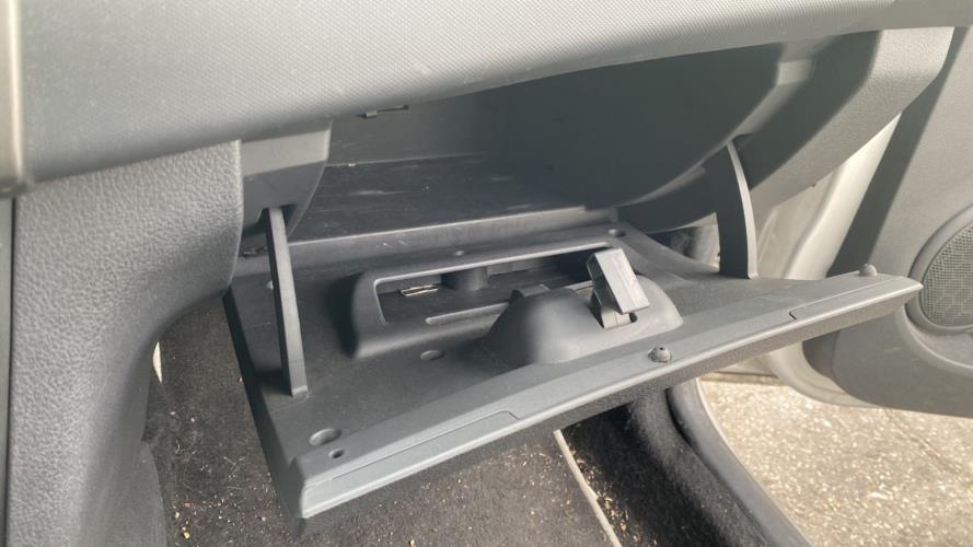 Image Boite a gants - DACIA LOGAN 2