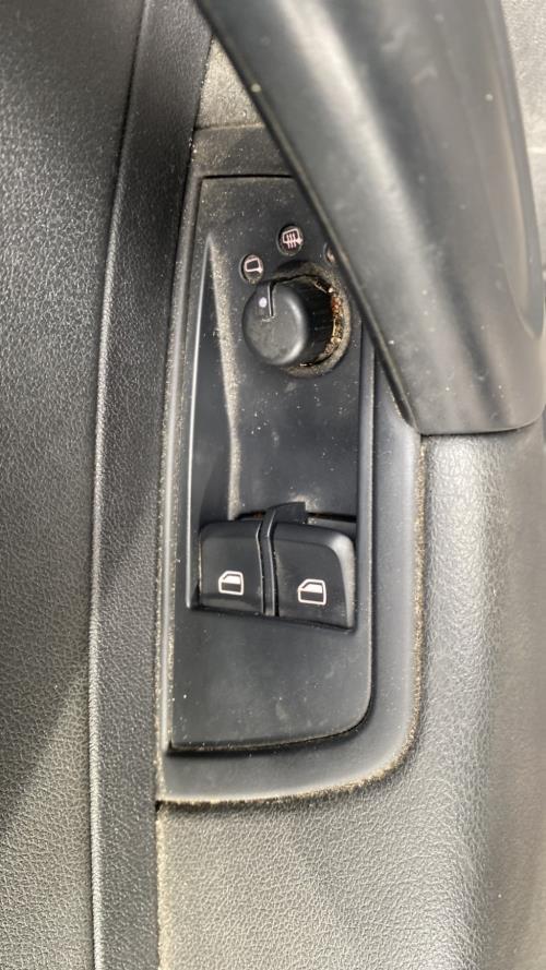 Image Interrupteur de leve vitre avant gauche - AUDI A1 1