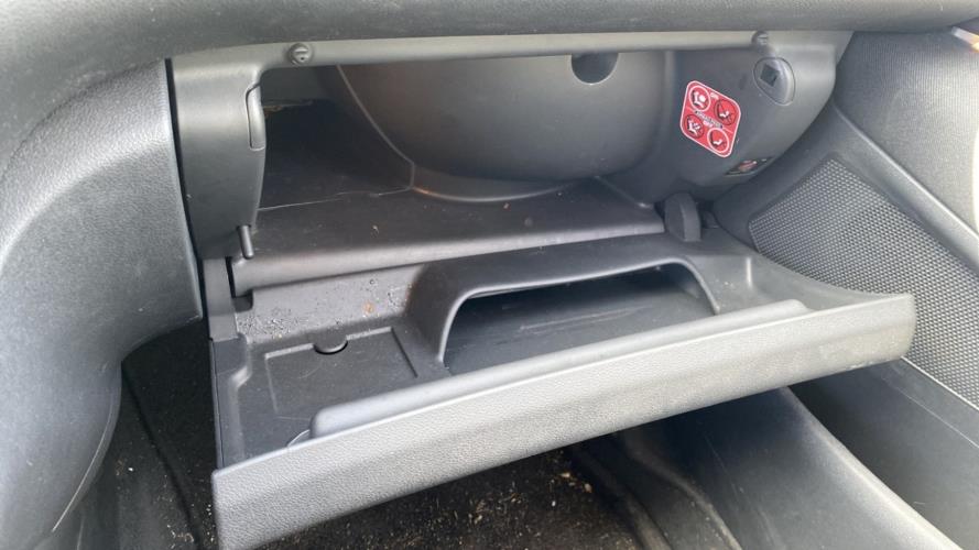 Image Boite a gants - PEUGEOT 5008 1