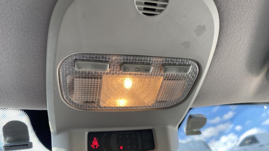 Image Eclairage de plafonnier - PEUGEOT 5008 1