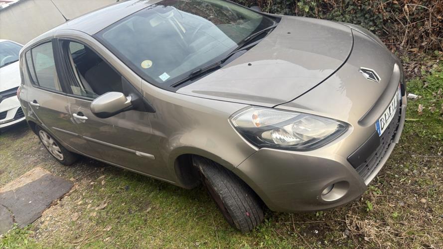 Image Anti brouillard droit (feux) - RENAULT CLIO 3