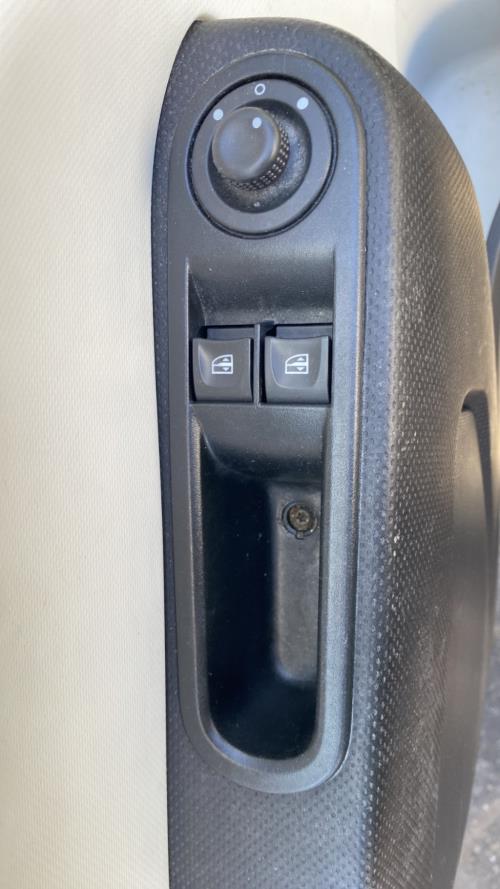 Image Interrupteur de leve vitre avant gauche - RENAULT TWINGO 3