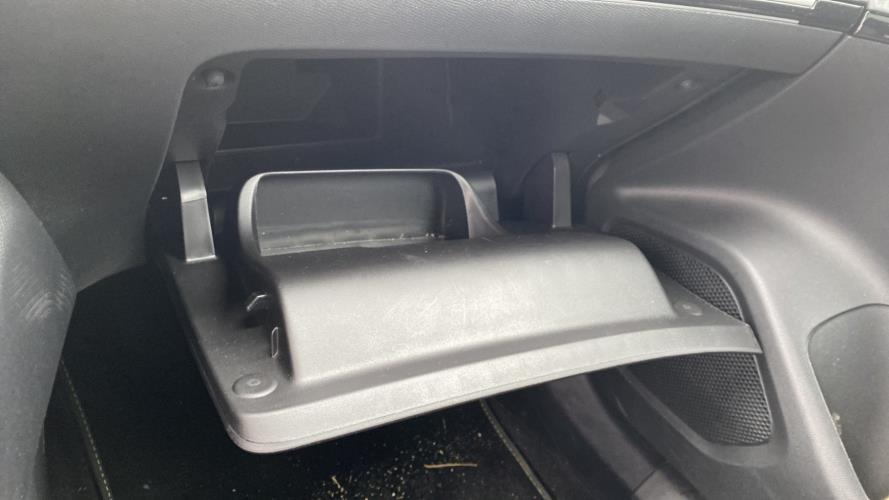 Image Boite a gants - PEUGEOT 2008 2