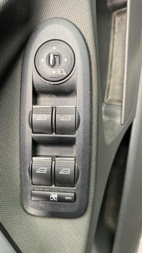 Image Interrupteur de leve vitre avant gauche - FORD KUGA 1