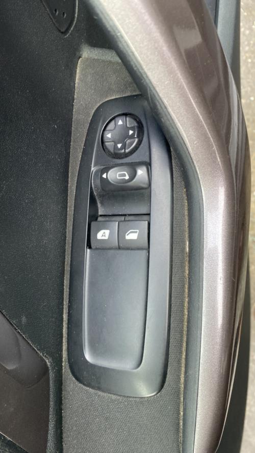Image Interrupteur de leve vitre avant gauche - PEUGEOT 2008 1