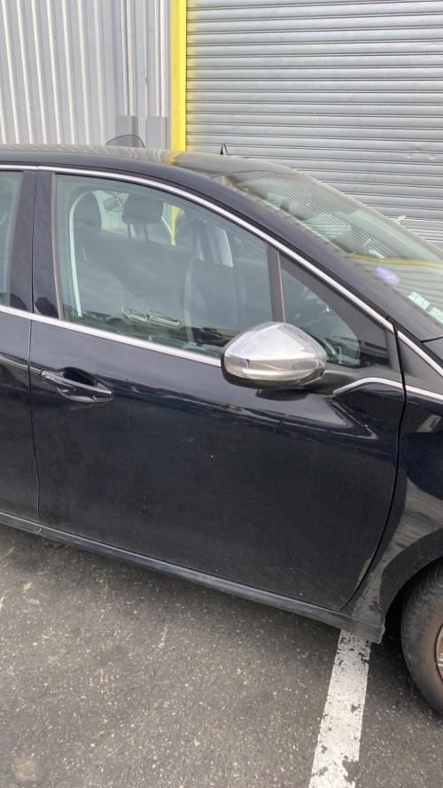 Image Porte avant droit - PEUGEOT 208 1