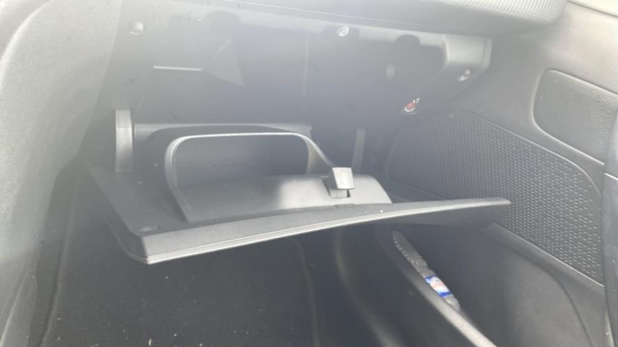 Image Boite a gants - PEUGEOT 208 1