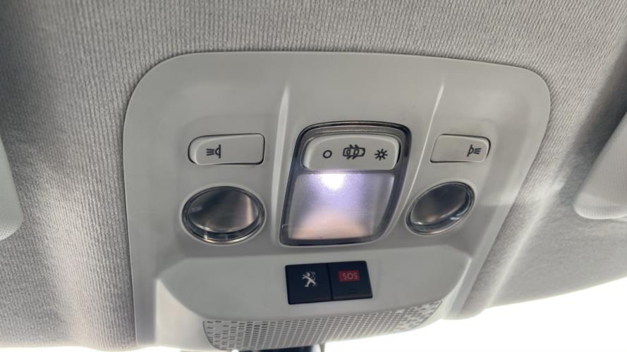 Image Eclairage de plafonnier - PEUGEOT 208 1