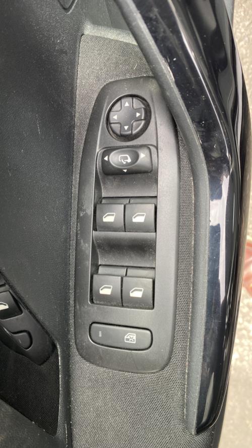 Image Interrupteur de leve vitre avant gauche - PEUGEOT 208 1