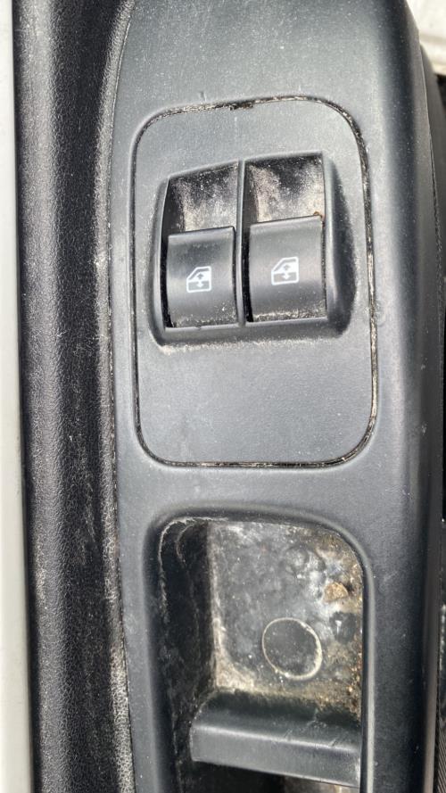 Image Interrupteur de leve vitre avant gauche - PEUGEOT BIPPER