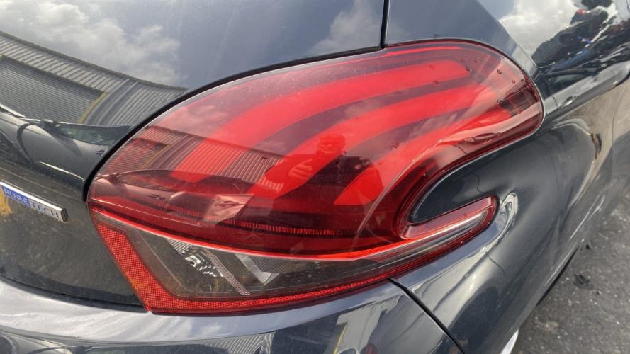 Image Feu arriere principal droit (feux) - PEUGEOT 208 1