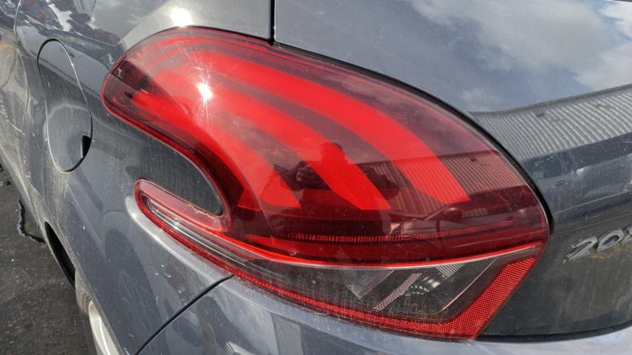 Image Feu arriere principal gauche (feux) - PEUGEOT 208 1
