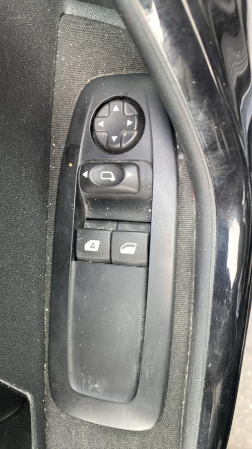 Image Interrupteur de leve vitre avant gauche - PEUGEOT 208 1