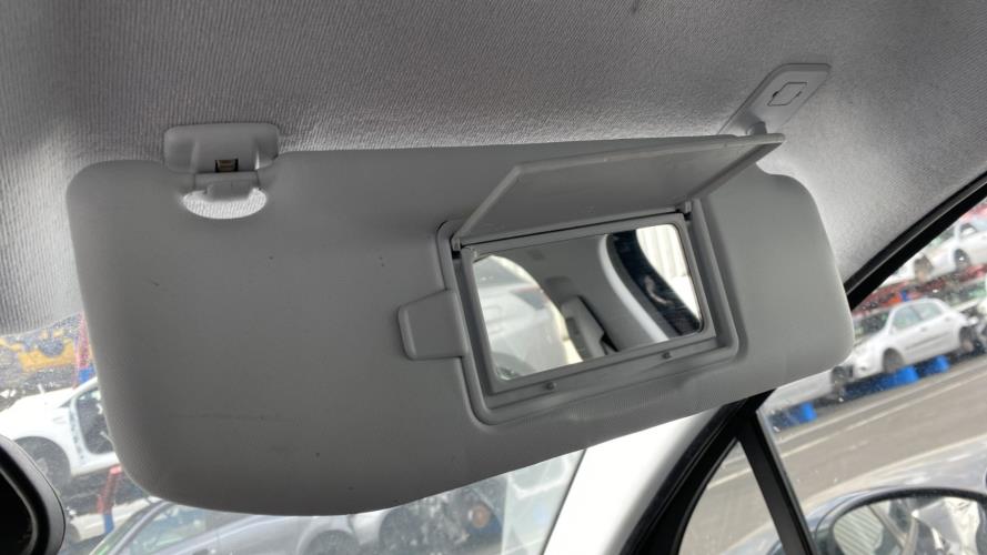 Image Pare soleil droit - PEUGEOT 208 1
