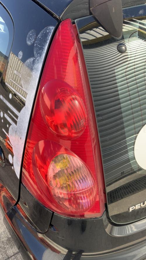 Image Feu arriere principal gauche (feux) - PEUGEOT 107