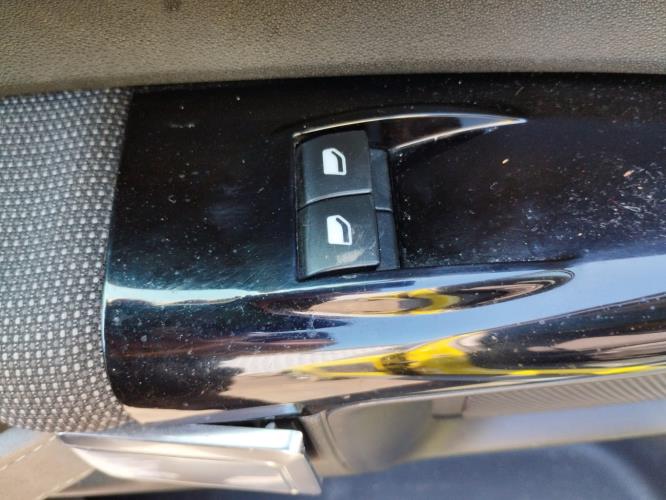 Image Interrupteur de leve vitre avant gauche - CITROEN C4 CACTUS