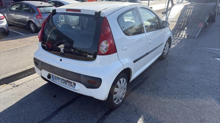 Image Pare choc arriere - PEUGEOT 107