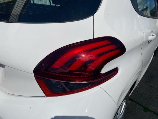 Image Feu arriere principal droit (feux) - PEUGEOT 208 1