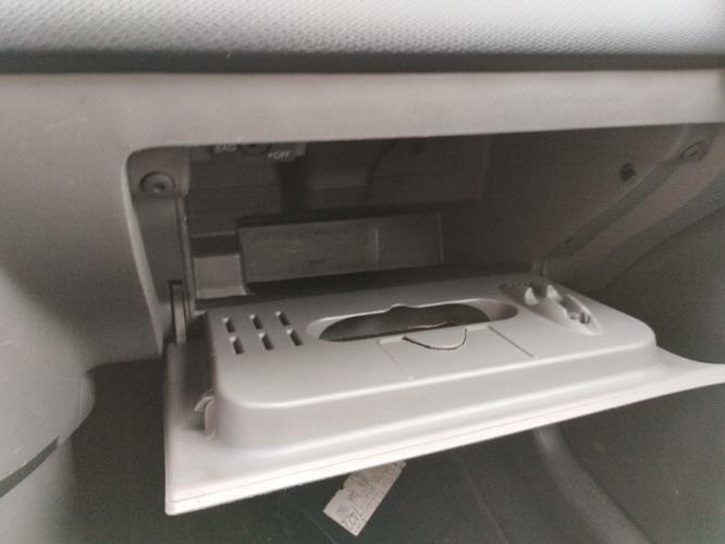 Image Boite a gants - SEAT IBIZA 3