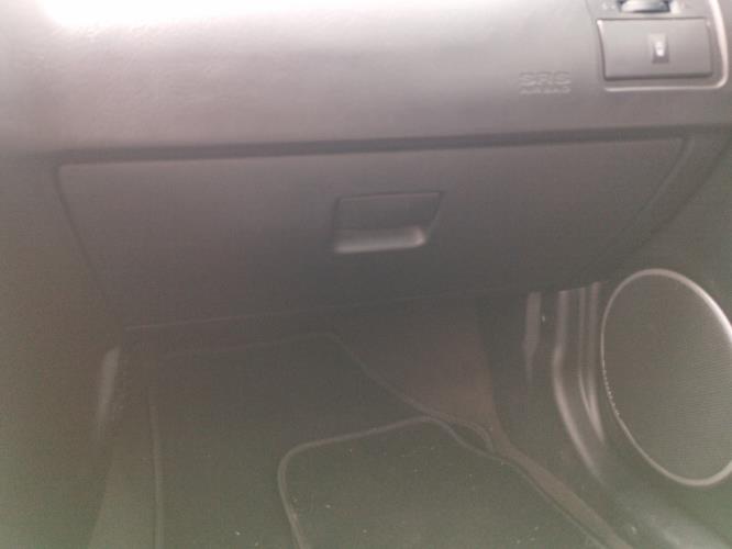 Image Boite a gants - HYUNDAI COUPE 2
