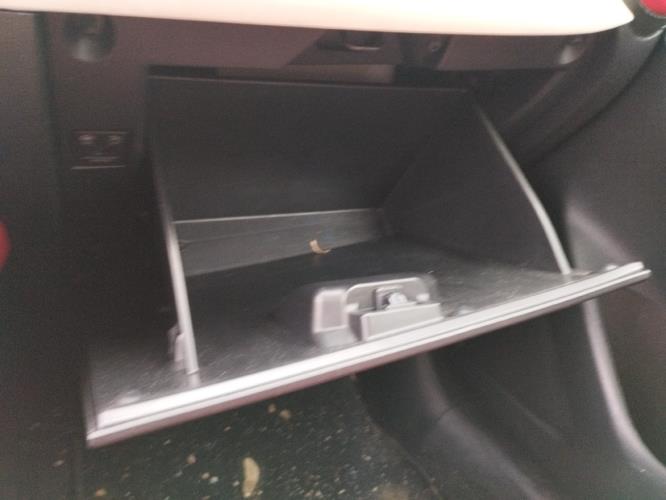 Image Boite a gants - MAZDA 2 3