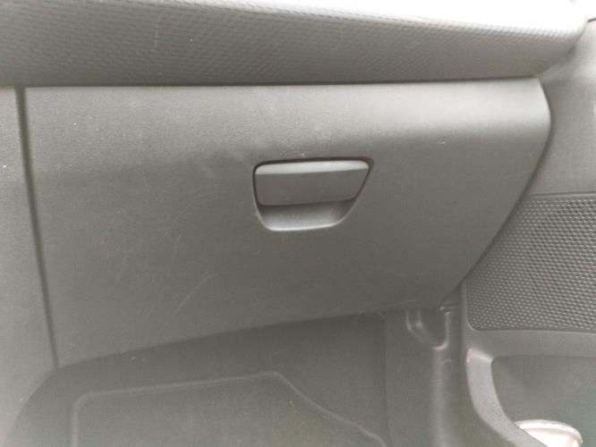 Image Boite a gants - PEUGEOT 2008 1