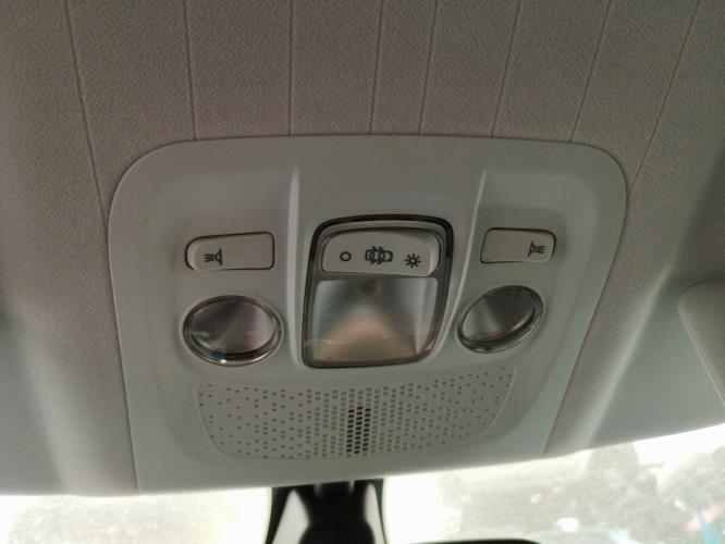 Image Eclairage de plafonnier - PEUGEOT 2008 1