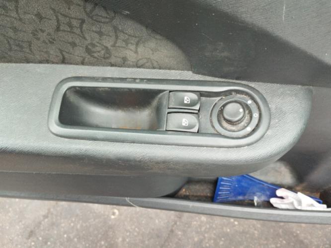 Image Interrupteur de leve vitre avant gauche - RENAULT TWINGO 2