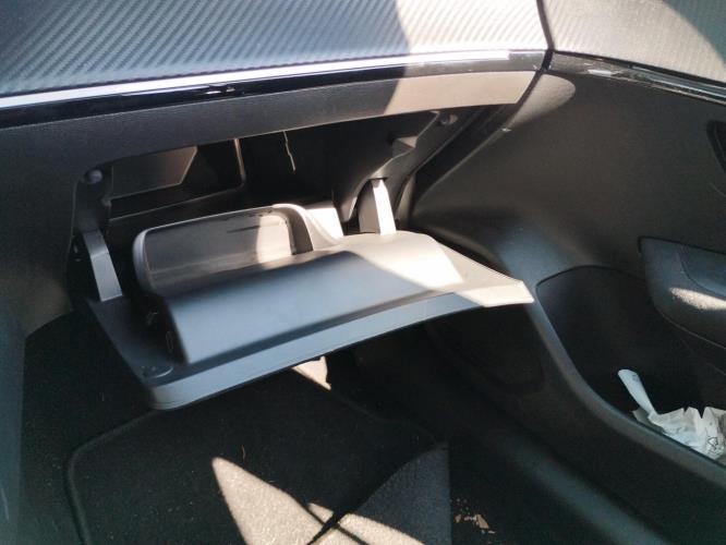 Image Boite a gants - PEUGEOT 208 2