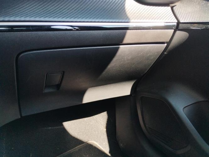 Image Boite a gants - PEUGEOT 208 2