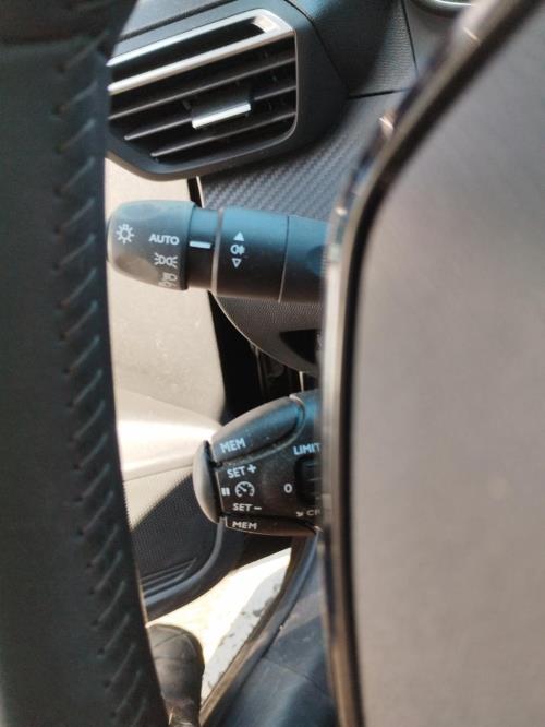 Image Com (Bloc Contacteur Tournant+Commodo Essuie Glace+Commodo Phare) - PEUGEOT 208 2