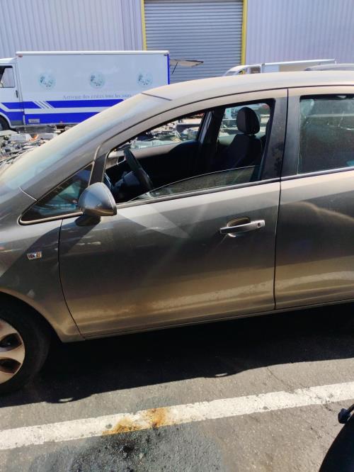 Image Porte avant gauche - OPEL CORSA D