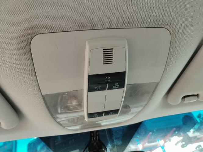 Image Eclairage de plafonnier - MERCEDES CLASSE B 245