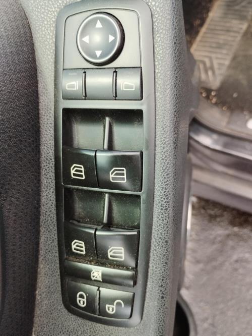 Image Interrupteur de leve vitre avant gauche - MERCEDES CLASSE B 245