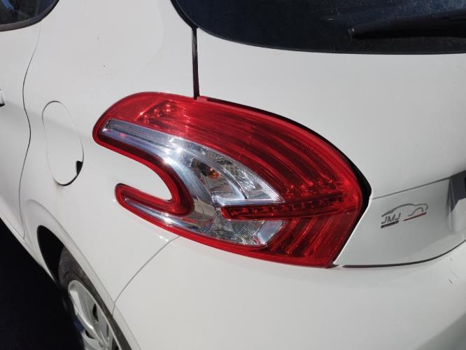 Image Feu arriere principal gauche (feux) - PEUGEOT 208 1