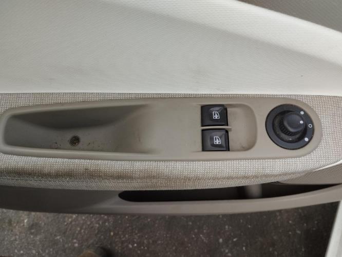 Image Interrupteur de leve vitre avant gauche - RENAULT ZOE 1