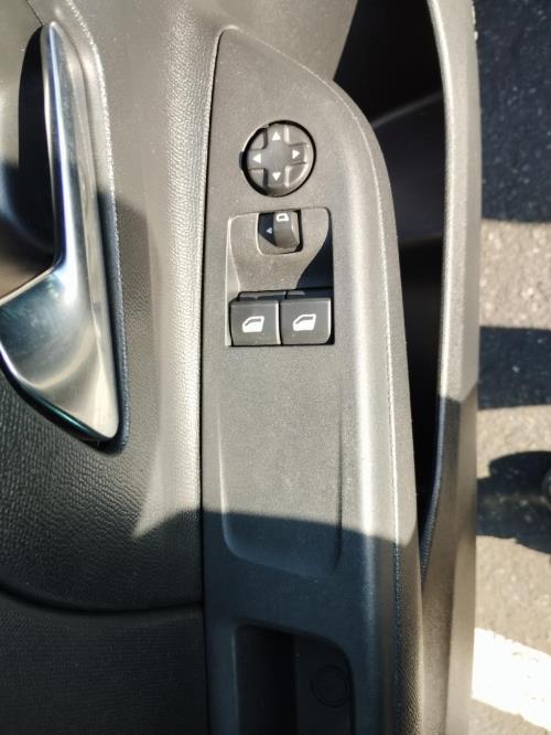 Image Interrupteur de leve vitre avant gauche - OPEL CORSA F