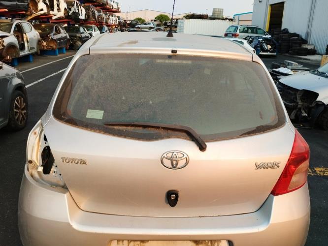 Image Malle/Hayon arriere - TOYOTA YARIS 2