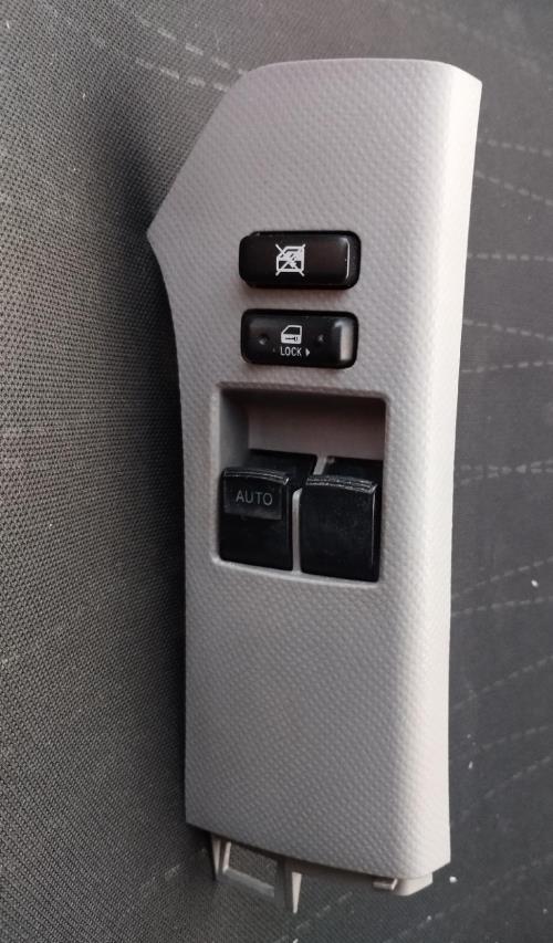 Image Interrupteur de leve vitre avant gauche - TOYOTA YARIS 2